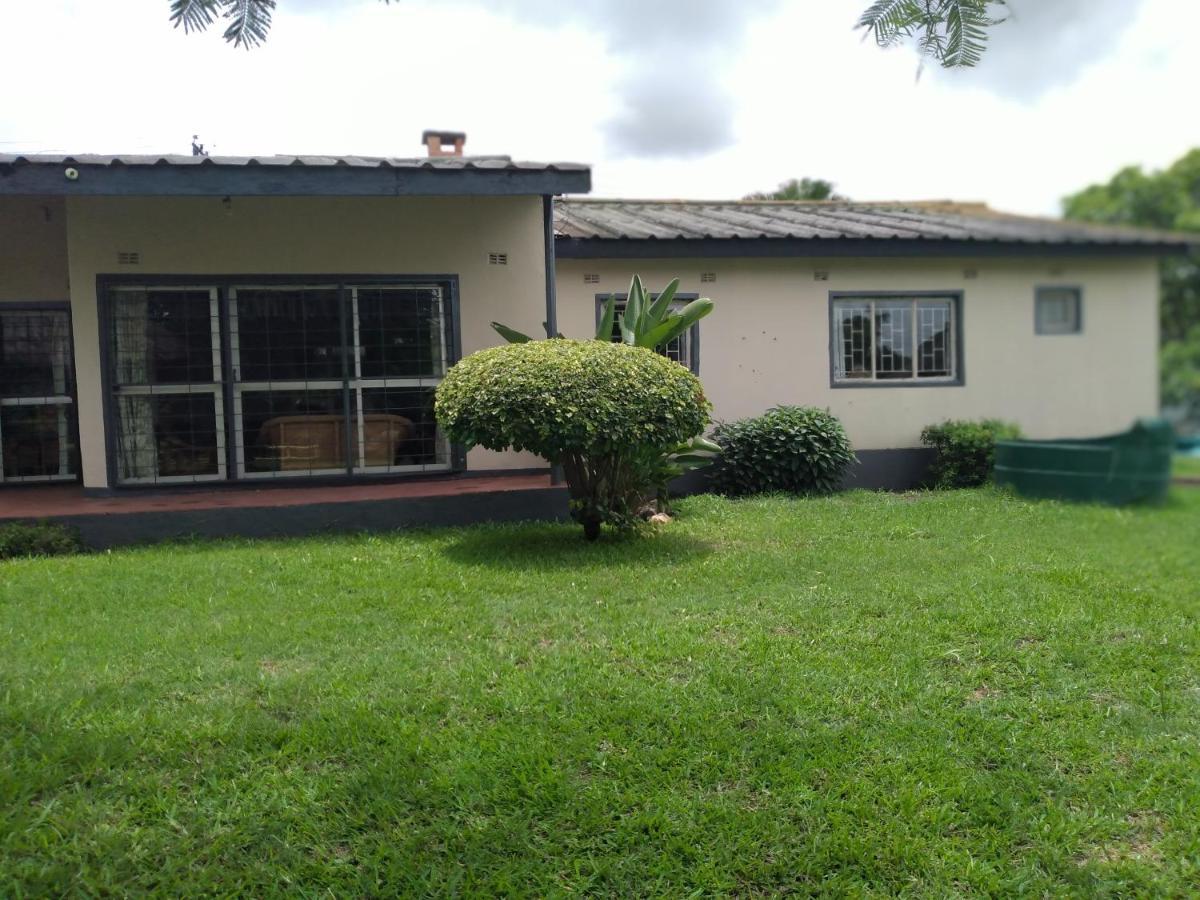 Reed Mat Lodge Lusaka Exteriér fotografie